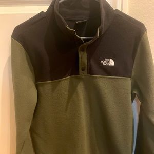 Boys XL 1/4 snap North Face fleece